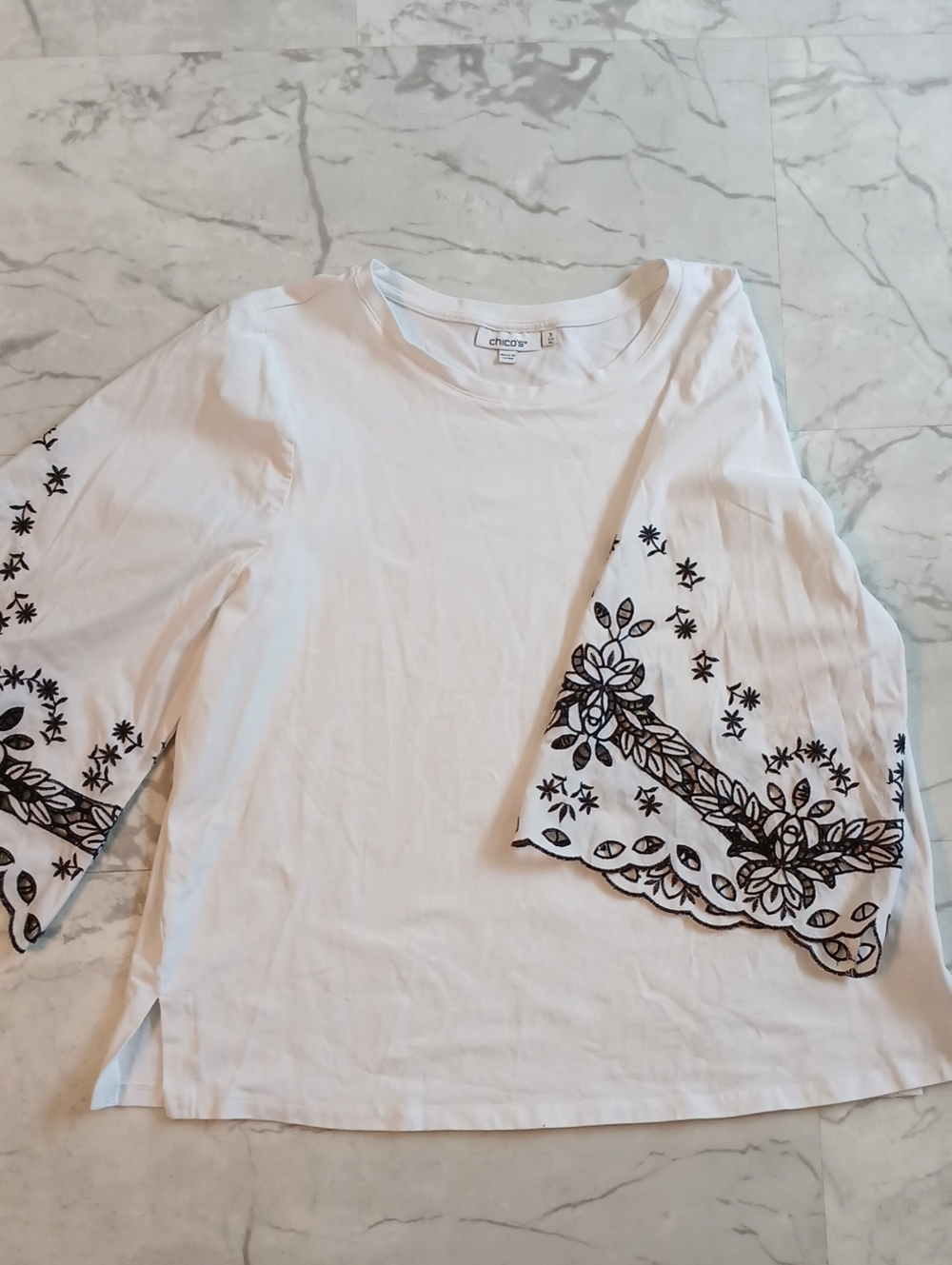 Chico's White Crewneck Top w/Embroidered Eyelet Sleeves Chicos 3 (U.S. 16) XL